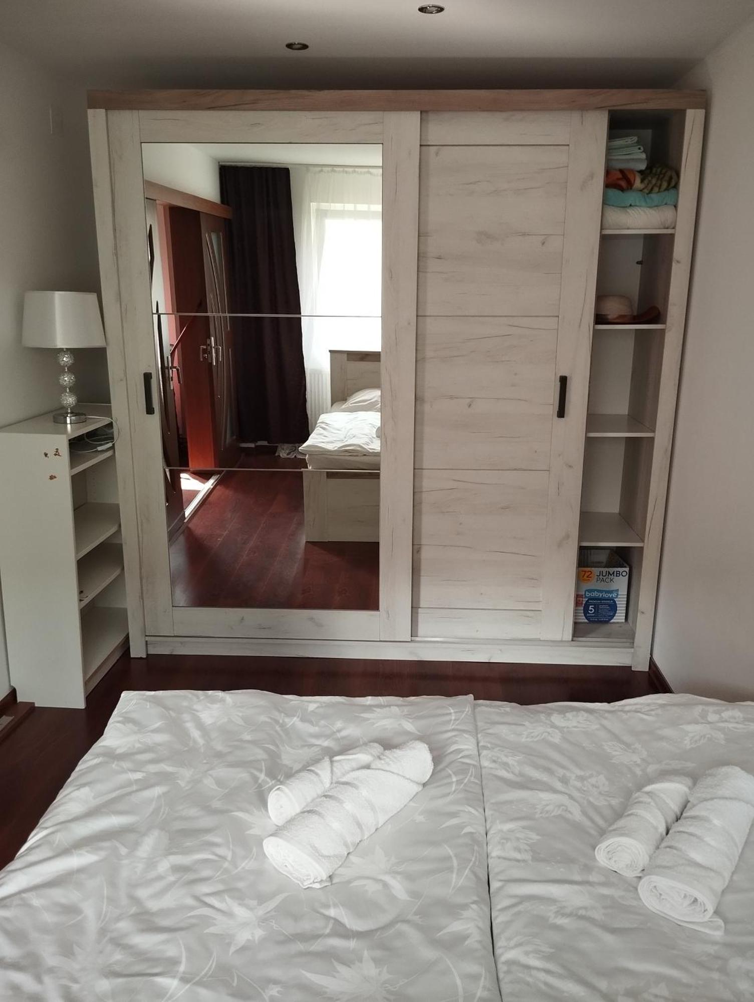 A&D Apartment Resita Bagian luar foto